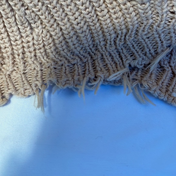 Cotton by Autumn Cashmere distressed Scallop Shaker Sweater in camel. Size S - Picture 7 of 10